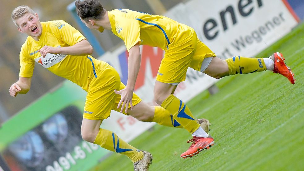 Nach fünf Niederlagen in Serie durfte Germania (links Steffen Busemann) mal wieder einen Sieg bejubeln. Archivbild: Ortgies