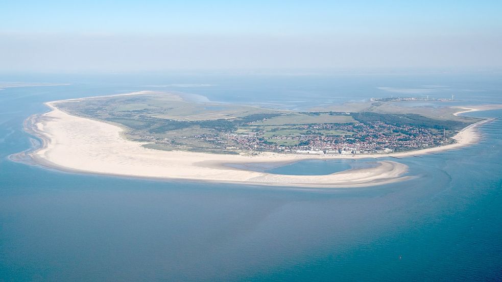 Eine niederländische Firma plant, am Rande des Nationalparks Niedersächsisches Wattenmeer vor der Insel Borkum Erdgas zu fördern. Der Landtag hat sein grundsätzliches Verbot aus dem Oktober vorigen Jahres am Donnerstag wieder aufgehoben. Foto: Sina Schuldt/dpa