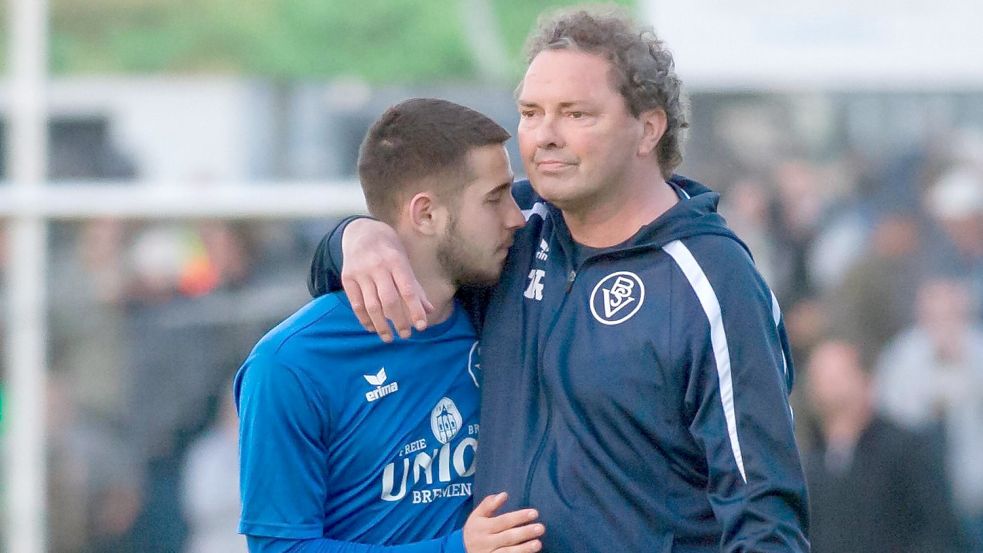 Als der Bremer SV 2019 in der Relegation knapp scheiterte, war Ralf Voigt (rechts) Trainer. Nun ist er Sportlicher Leiter. Foto: Imago