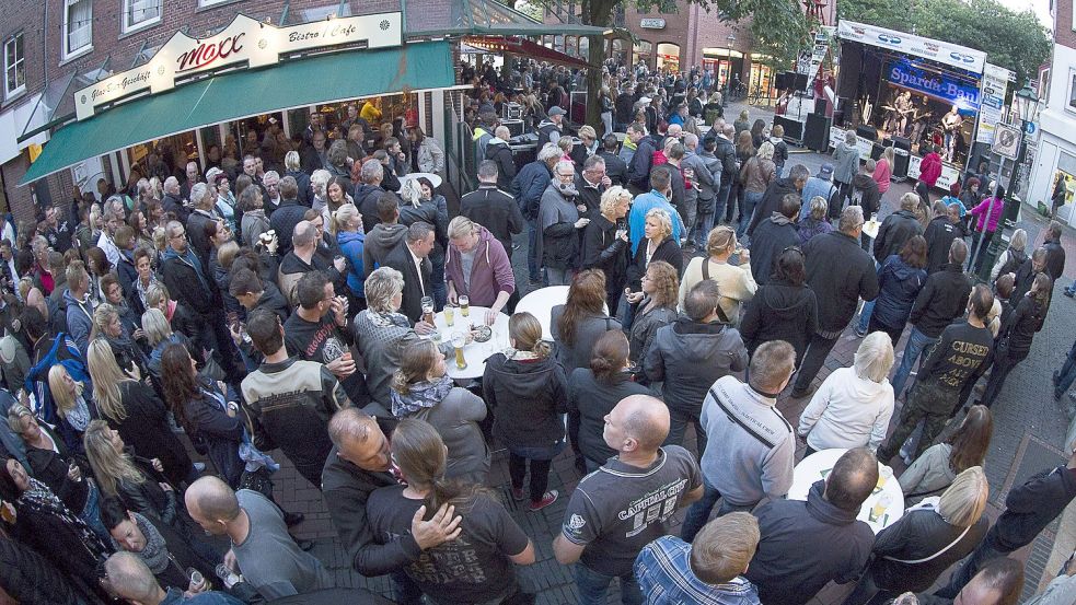 Die Emder und ihre Musik-Events: Das hat Tradition. Zu „Summer in the City“ kommen meist hunderte an die „Tonne“. Foto: J. Doden/Archiv