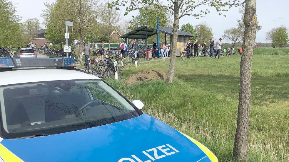 Im vergangenen Jahr hat die Polizei feiernde Jugendlichen auf der Wiese beim Kukelorum kontrolliert. Die Gaststätte selbst war geschlossen. Foto: Archiv/Boschbach