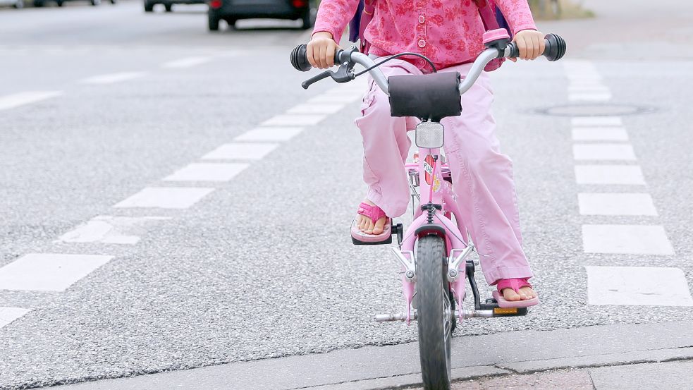 Radfahren lernen: Stützräder können für Kinder gefährlich sein Foto: dpa-tmn