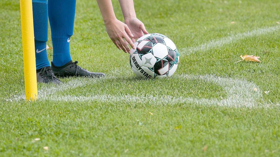 Das Fußball-Bezirksliga-Spiel zwischen Frisia Loga und der SpVg Aurich wurde kurzzeitig unterbrochen. Symbolfoto: Pixabay