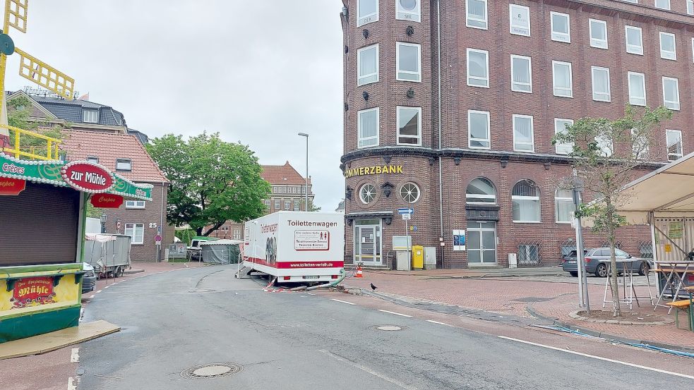 Am Sonntagmorgen war das große Karussell, durch das die 18-Jährige tödlich verletzt wurde, schon abgebaut. Foto: Hanssen