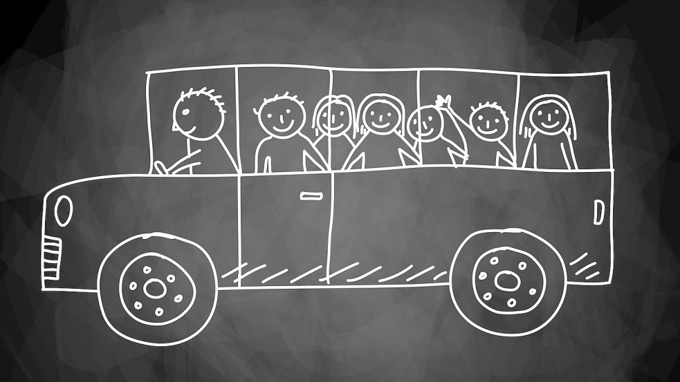 Welche Jugendliche zahlen künftig für die Fahrt im Bus selbst? Diese Frage wird im Landkreis Leer diskutiert. Foto: Anthonycz/Fotolia