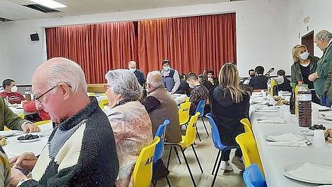 „Portugiesen sind unglaublich gastfreundlich", sagt Jürgen Sattler. In Alveite Grande wurde er spontan zu einem Gemeindefest eingeladen. Foto: Privat