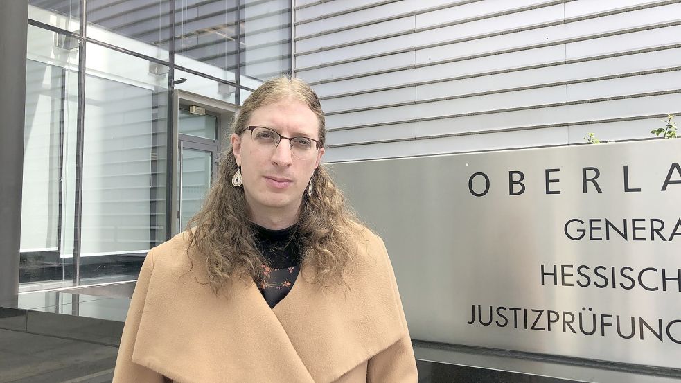 René_ Rain Hornstein (35) fordert in einer Klage Schmerzensgeld von der Deutschen Bahn. Foto: Ankea Janßen