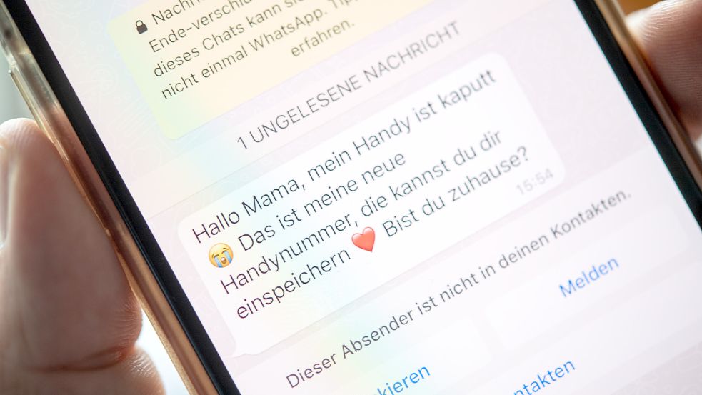 Trickbetrüger nutzen inzwischen auch Messengerdienste, wie Whatsapp, um Ahnungslose um ihr Erspartes zu bringen. Foto: Zacharie Scheurer / picture alliance / dpa / dpa-tmn