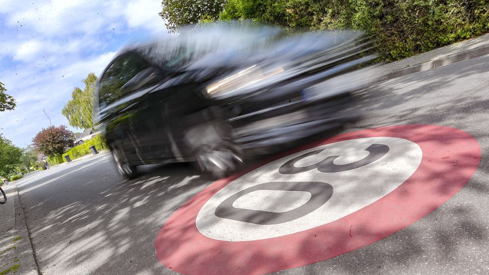 An einigen Stellen in Aurich gilt bereits Tempo 30. Nach dem Wunsch der Grünen soll das für alle Gemeindestraßen kommen. Foto: Ortgies
