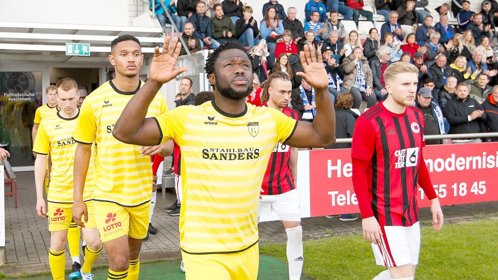 Ibrahim Sillah (vorne) kehrte nun erst von Länderspielen aus Afrika zurück, kam aber nicht zum Einsatz. Foto: Doden