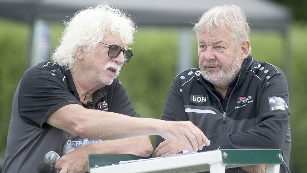 Ewald Adden (links) und Manfred Bloem sind die Macher des Ostfriesland-Cups. Archivfoto: Doden