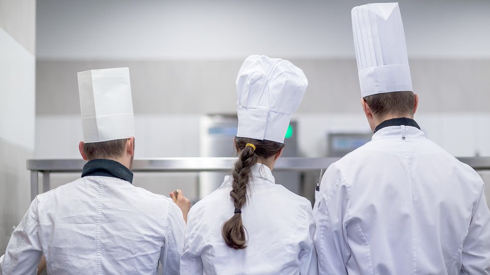 Insbesondere in der Gastronomie wird vielerorts nach Auszubildenden und Fachkräften gesucht. Foto: Büttner/DPA-Zentralbild/DPA