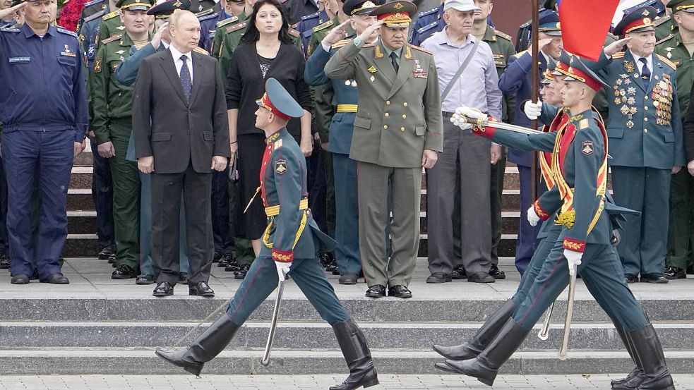 Nichts gelernt aus der Geschichte? Wladimir Putin gedenkt am 22. Juni der Opfer des Überfalls der Nationalsozialisten auf die Sowjetunion vor 81 Jahren. Er selbst führt seit nunmehr vier Monaten einen Angriffskrieg in der Ukraine. Foto: Picture Alliance/AP/DPA