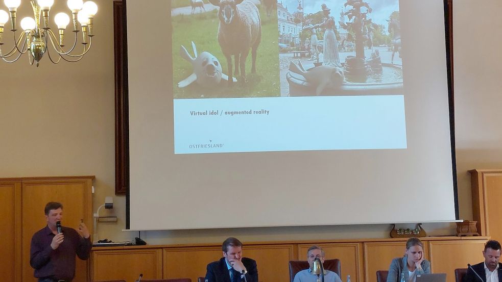 Oliver Knagge von der Ostfriesland Tourismus GmbH stellte unter anderem die virtuellen Robben vor. Foto: Hanssen