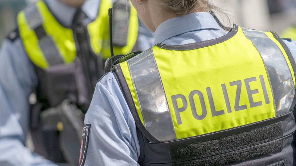 Hier spricht die Polizei: in Niedersachsen bald auch über Satellit. Das Land sucht einen entsprechenden Dienstleister, der die Technik zur Verfügung stellt. Foto: imago/Jochen Tack