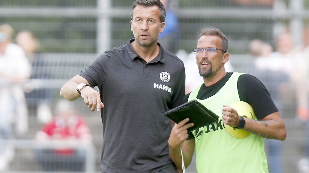 Christoph Dabrowski (links) gab sein Debüt als RWE-Trainer. Foto: Doden
