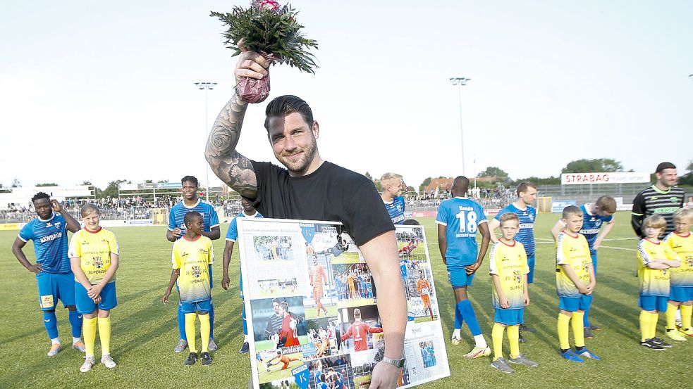 Nils Ludwig wurde vor dem Spiel verabschiedet. Foto: Doden