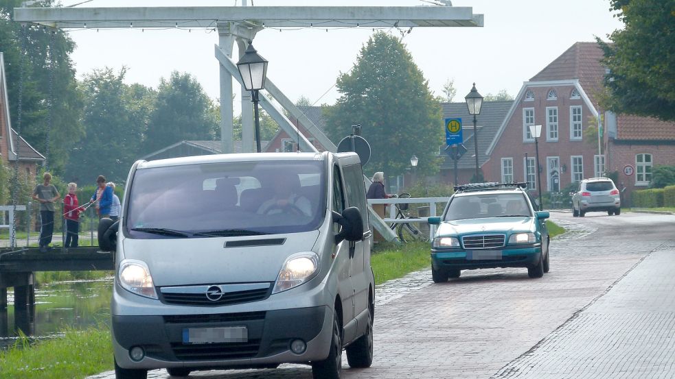 Die Anwohner in Westgroßefehn stöhnen seit Jahren über die hohe Verkehrsbelastung in ihrem Ort. Foto: Archiv/Mühring