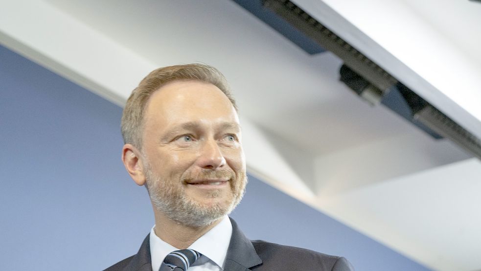 Bundesfinanzminister Christian Lindner will die Schuldenbremse im nächsten Jahr wieder einhalten. Die Zeit der Rekordschulden soll enden. Foto: IMAGO/Chris Emil Janssen