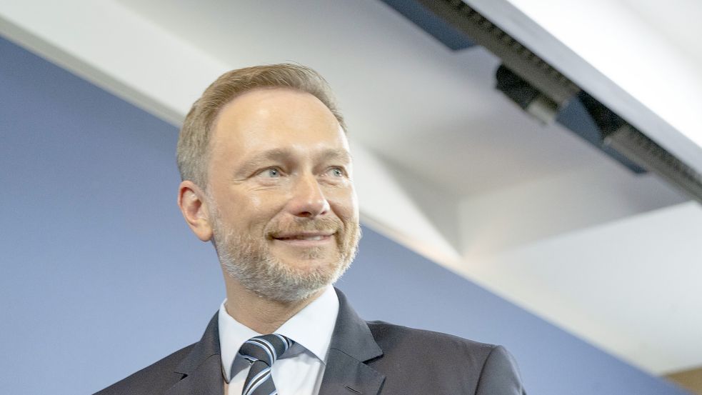 Bundesfinanzminister Christian Lindner will die Schuldenbremse im nächsten Jahr wieder einhalten. Die Zeit der Rekordschulden soll enden. Foto: IMAGO/Chris Emil Janssen