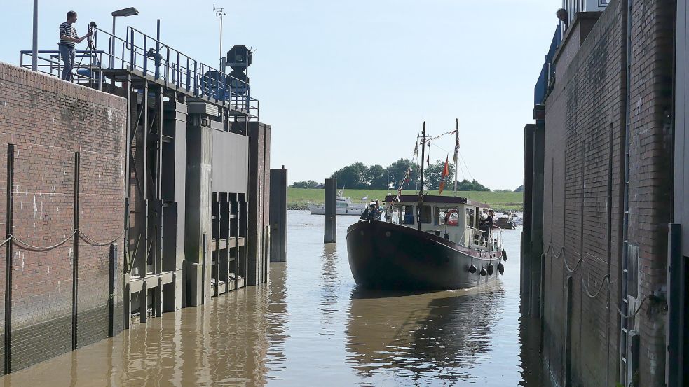 Für den Bootstourimus hat die Schleuse im Hafen von Weener eine wichtige Bedeutung. Archivfoto: Gettkowski