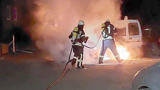 Die Feuerwehr löschte die Flammen.
