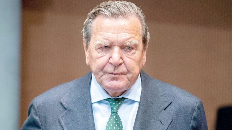 Darf Altkanzler Gerhard Schröder trotz seiner umstrittenen Haltung zum Ukraine-Krieg Mitglied der SPD bleiben oder nicht? Darüber entscheidet eine parteiinterne Schiedskommission spätestens innerhalb der kommenden drei Wochen. Foto: Kay Nietfeld/dpa