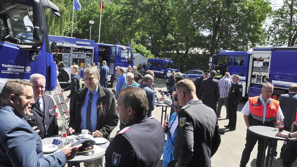 In vielen Gesprächen informierte das THW am Sonnabend über seine Arbeit in Leer. Foto: Wolters