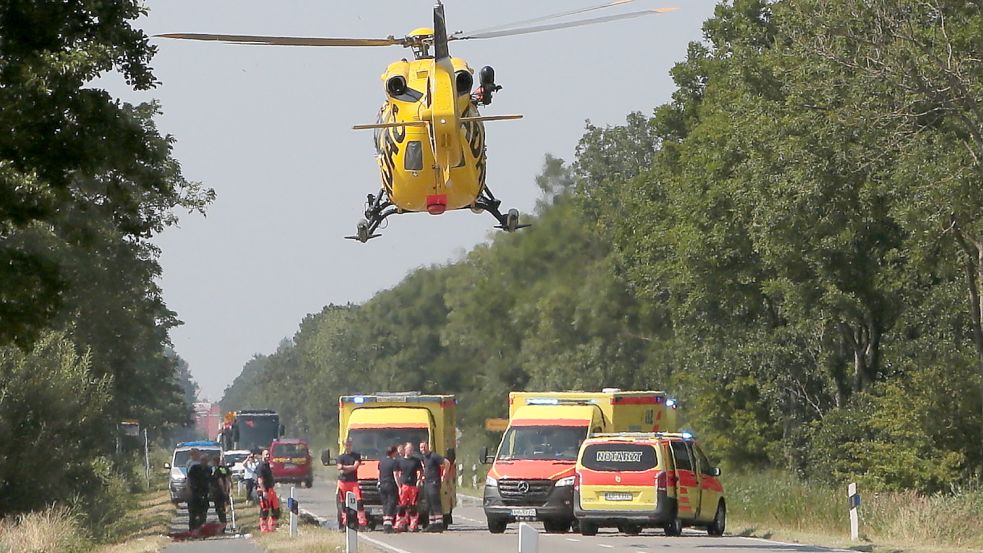 Auch Hilfe aus der Luft wurde angefordert. Fotos: Kiefer