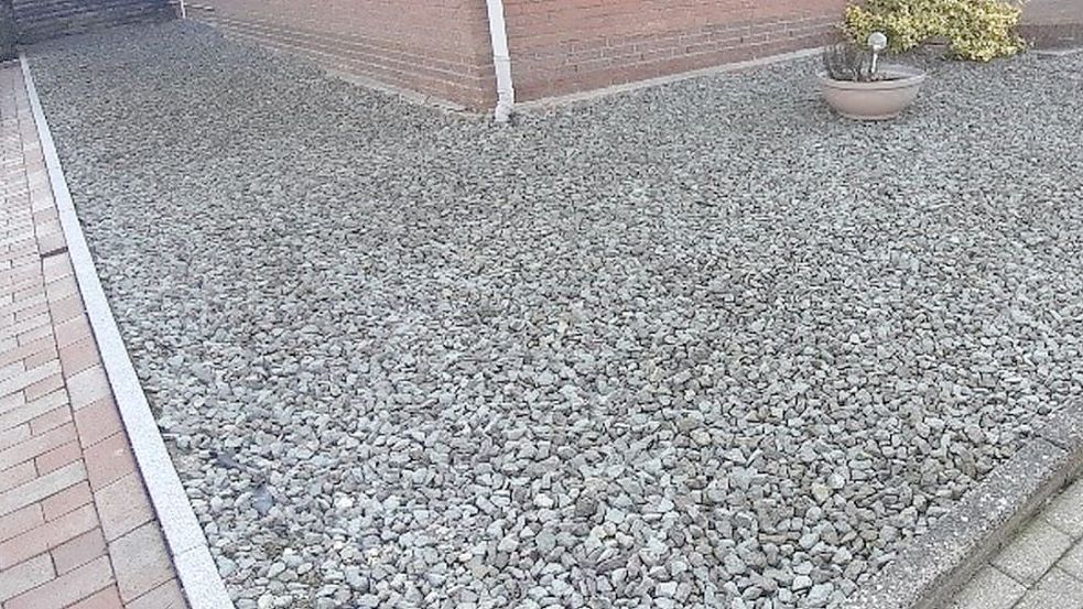Heiß, heißer, Schotter: Gerade Vorgärten sind oft mehr Stein als Garten. In einigen Schritten lässt sich das abschwächen. Foto: Archiv