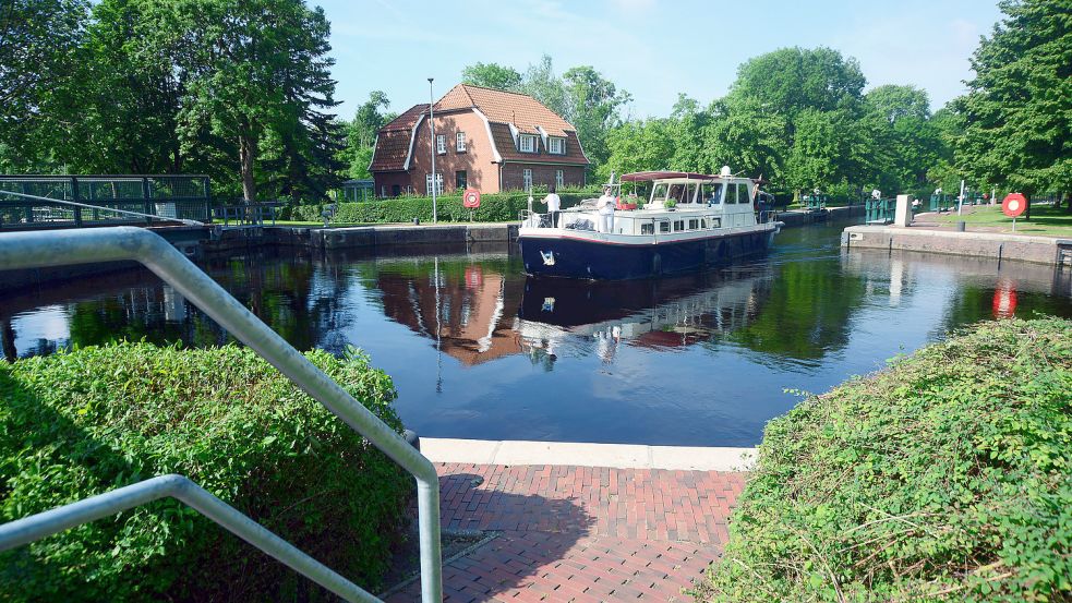 Die europaweit einzigartige Emder Kesselschleuse verbindet vier Wasserwege mit zumeist unterschiedlichen Wasserständen miteinander. Foto: F. Doden/Archiv