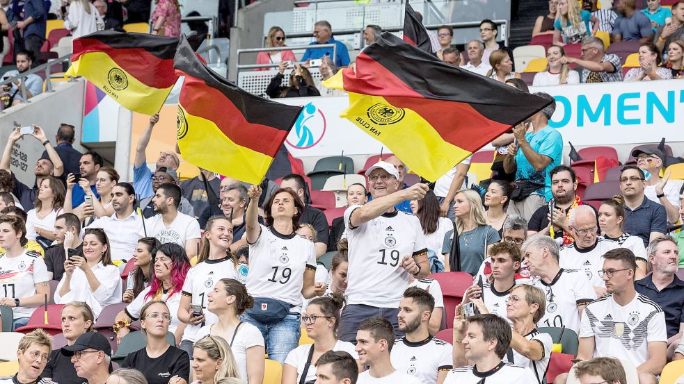 Im Finale werden die deutschen Fans gewiss in Unterzahl im Stadion sein. Das Wembley-Stadion wird mit 90.000 Zuschauern ausverkauft sein. Foto: Imago