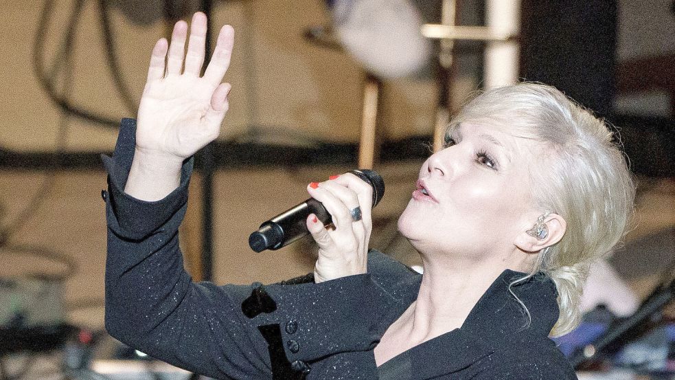 Sängerin Ina Müller zweifelte am Überleben der plattdeutschen Sprache. Foto: Heimken/dpa