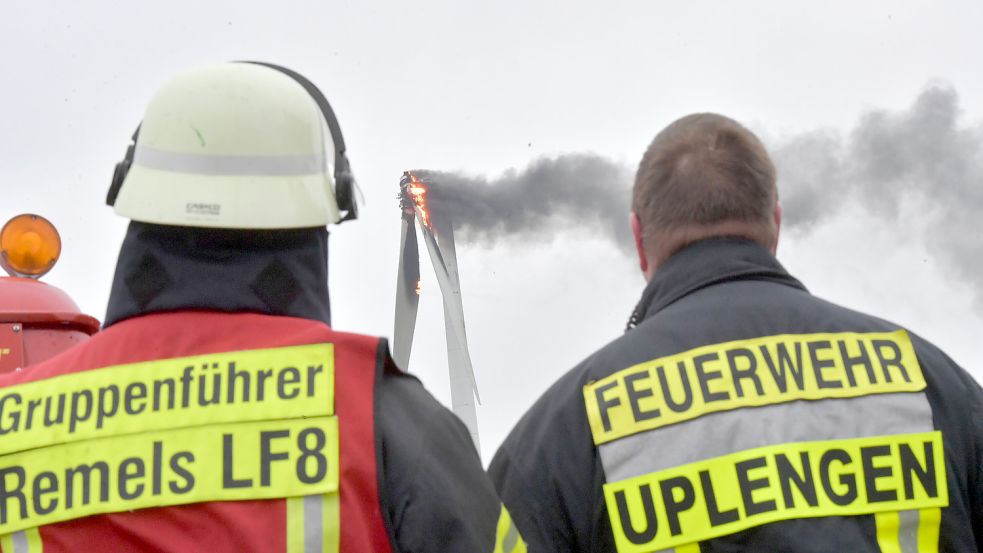 In Südgeorgsfehn brannte 2019 ein Windrad. Die Uplengner Feuerwehren waren im Einsatz. Foto: Ortgies/Archiv