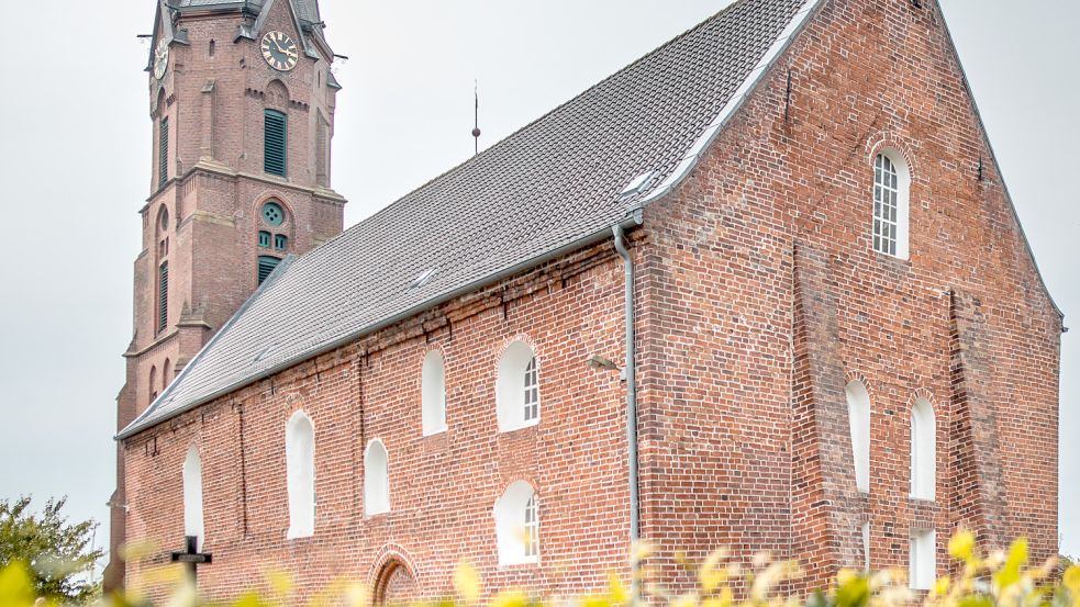 Mit noch etwa 560 Gemeindegliedern ist die Martin-Luther-Gemeinde in Bagband die kleinste im Kirchenkreis Aurich, die noch einen eigenen Pastor hat. Fünf Gemeinden im Kreisgebiet sind grundsätzlich noch kleiner. Fotos: Cordsen