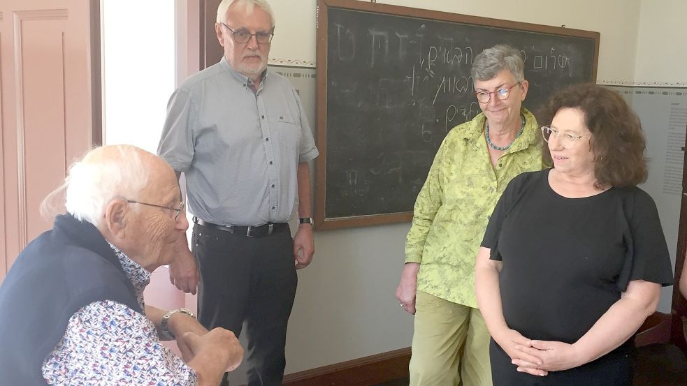 Gemeinsame Geschichte verbindet: Albrecht Weinberg und Miriam Speier (links). In der Mitte Bruno Schachner und Frauke Maschmeyer-Pühl.