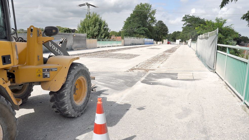 Die beiden Stadtringbrücken, die für die Vollsperrung sorgen, werden derzeit bearbeitet. Foto: Wolters