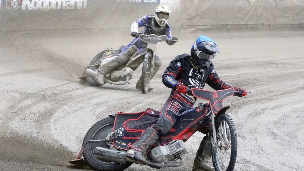 Meistens ist Ben Iken vorne mit dabei: Der 17-Jährige fährt seit sieben Jahren die Speedway-Maschinen. Foto: Ubbo Bandy