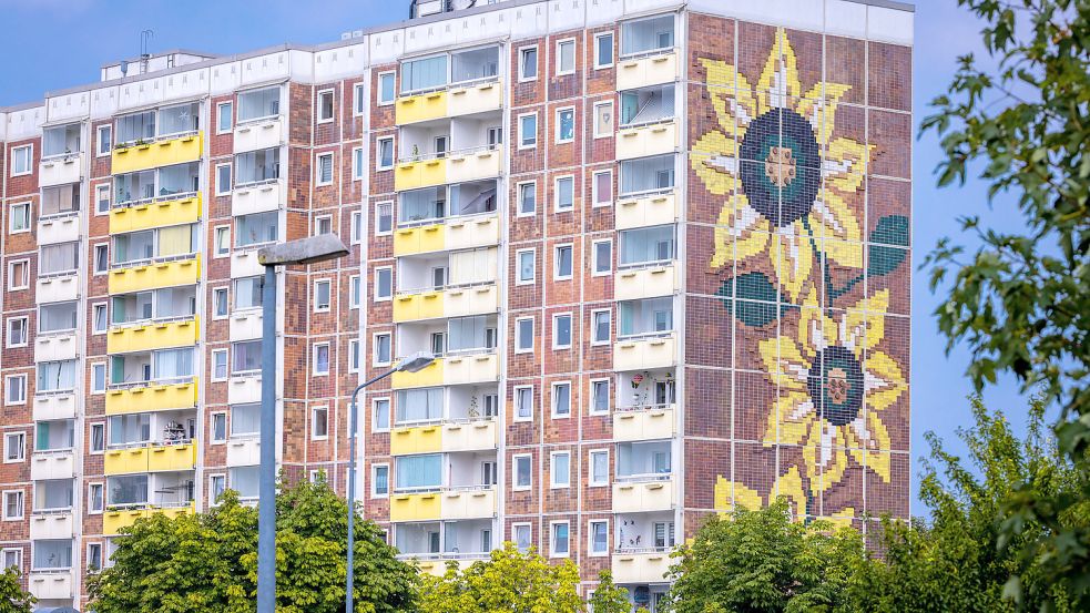30 Jahre nach den ausländerfeindlichen Ausschreitungen in Rostock-Lichtenhagen. Foto: Büttner/dpa