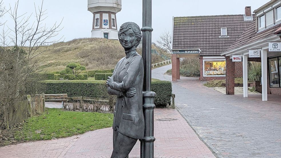 Eine Bronze-Statue wurde 2005 zum 100. Geburtstag der Sängerin auf der Insel aufgestellt. Foto: Jürgens