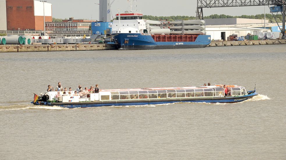 1975 lief das Hafenboot „Ratsdelft“ vom Stapel, bald soll es in Rente gehen. Foto: F. Doden/Archiv