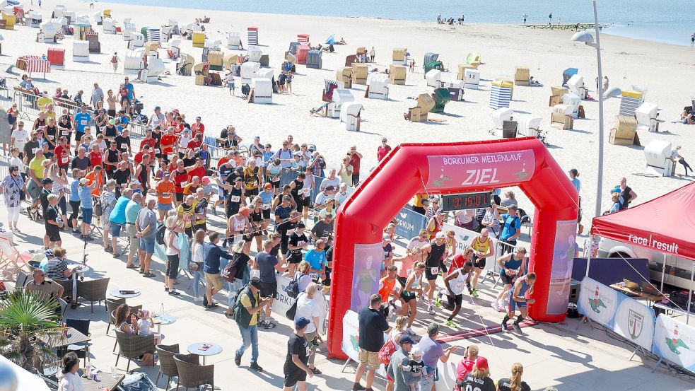 Ein Höhepunkt des Meilenlaufs: der Start zum Halbmarathon. Foto: Ferber