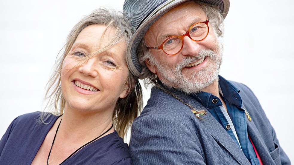 Klaus-Peter Wolf und Bettina Göschl machen bei den Krimitagen ebenfalls mit. Foto: Wolfgang Wessling