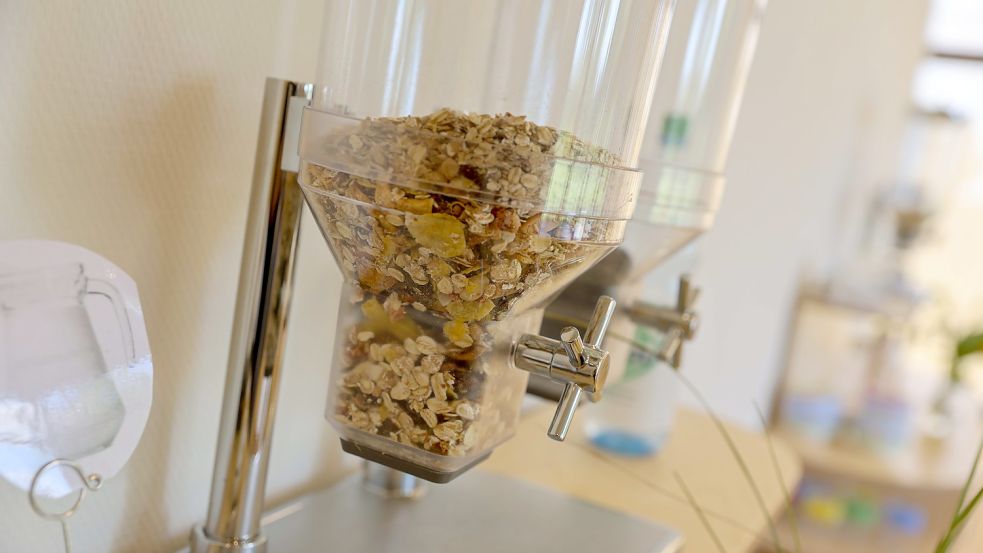 Das Essen in der Kita wird täglich vor Ort frisch zubereitet. Das Frühstück hat eher die Form eines großen Buffets, denn: Die Kinder sollen die Möglichkeit haben, Essen zu probieren. Foto: Hock