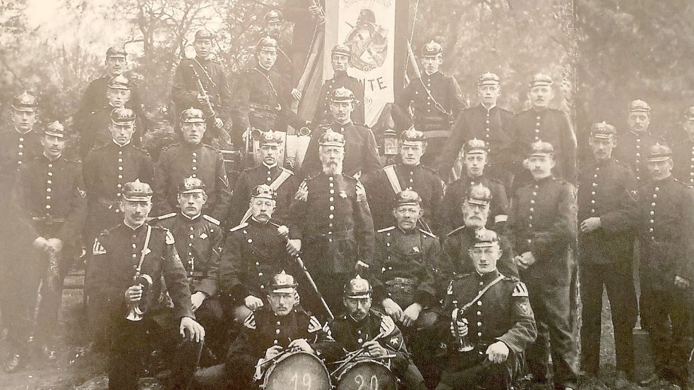 Gruppenfoto der Feuerwehr Hinte aus dem Jahr 1920. Foto: Feuerwehr