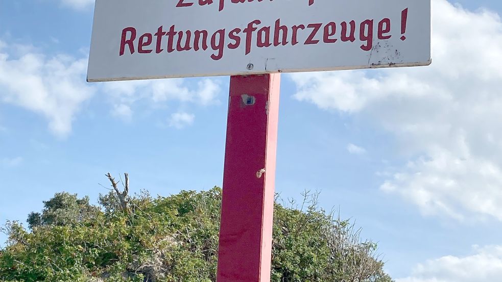 Es sollen mehr solcher Verbotsschilder aufgestellt werden. Foto: SPD Borkum