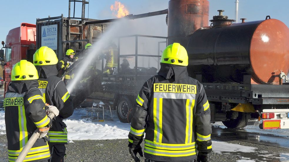 Mehr als 200 Aktive leisten freiwillig ihren Dienst in den sechs Friedeburger Ortswehren. Foto: Ullrich/Archiv
