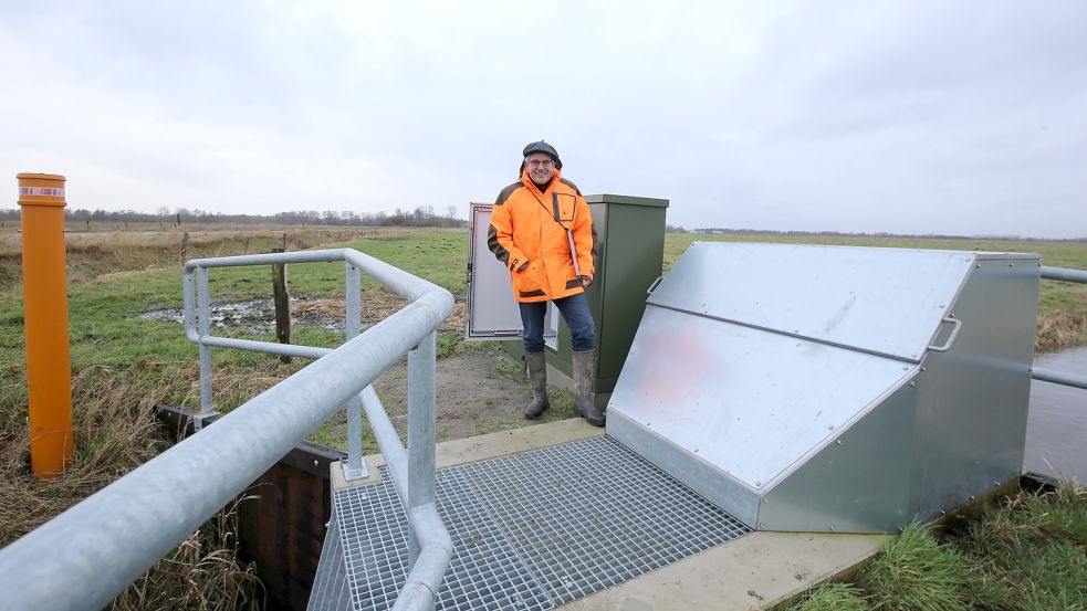 Dieses Stauwehr sorgt für feuchte Füße bei den Wiesenbrütern. Foto: Böning