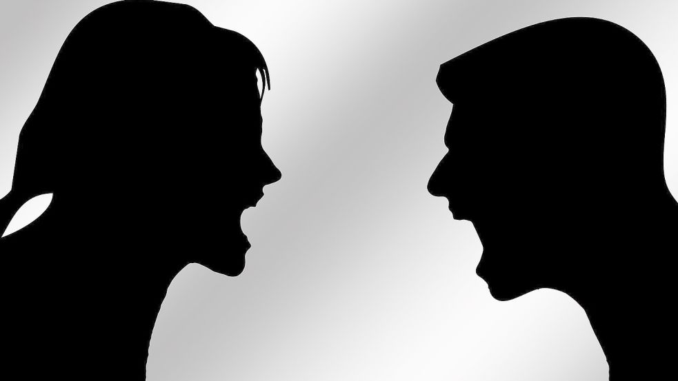 Der Angeklagte und die Zeugin hatten sich auf einem Parkplatz in Holtrop Beleidigungen an den Kopf geworfen. Doch dann rastete der 32-Jährige völlig aus. Grafik: Pixabay