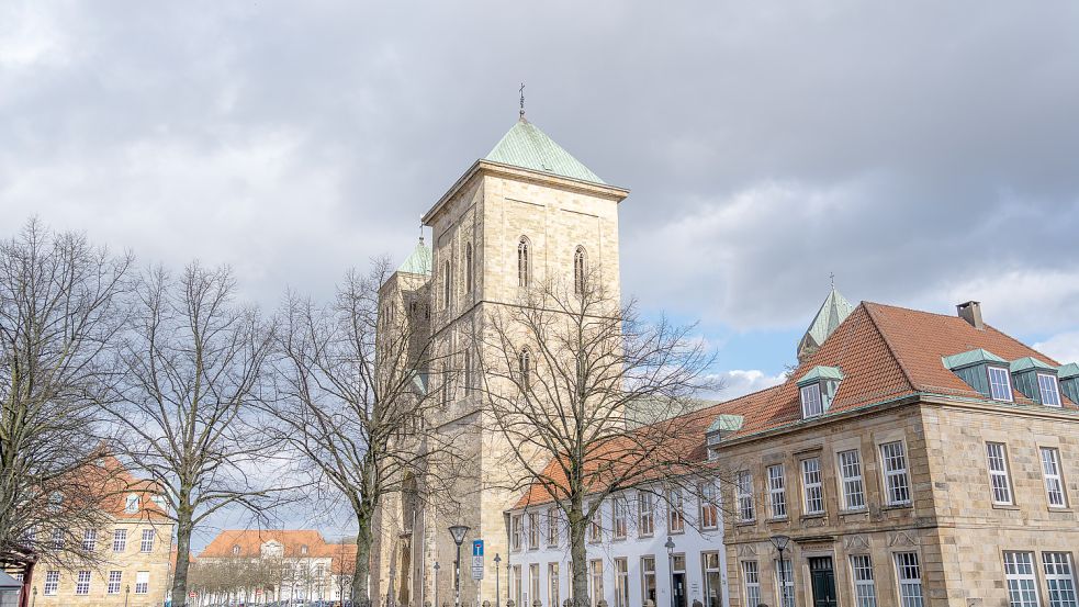 Symbolfoto, Symbolfotos - Kirche - Religion - Bistum Osnabrück. Dom - Domhof Foto: André Havergo